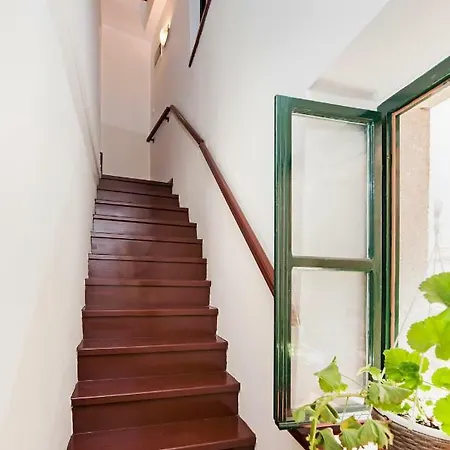 Oscar Iv With Terrace And Sea View