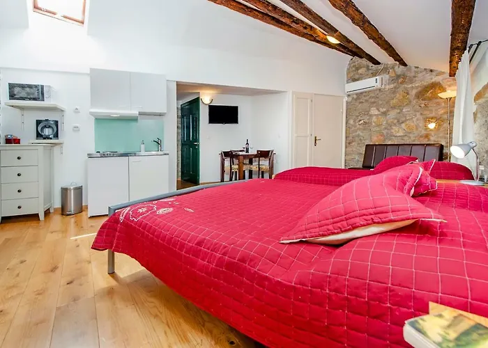 Oscar Iv With Terrace And Sea View *