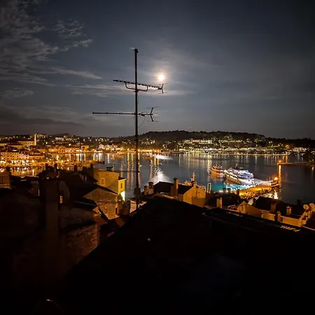 Apartman Oscar Iv With Terrace And Sea View Rovinj