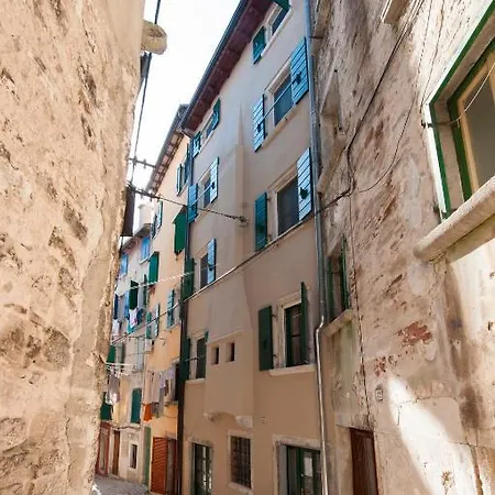 Oscar Iv With Terrace And Sea View Apartment Rovinj