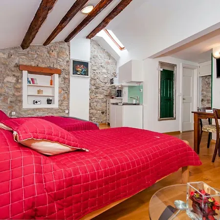 Oscar Iv With Terrace And Sea View