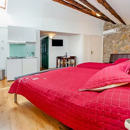 Oscar Iv With Terrace And Sea View *