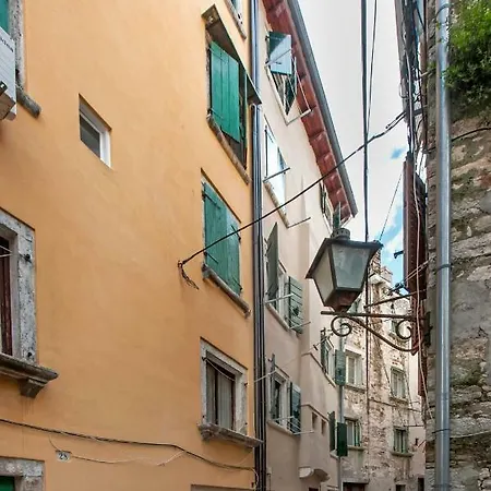 Oscar Iv With Terrace And Sea View Apartman *